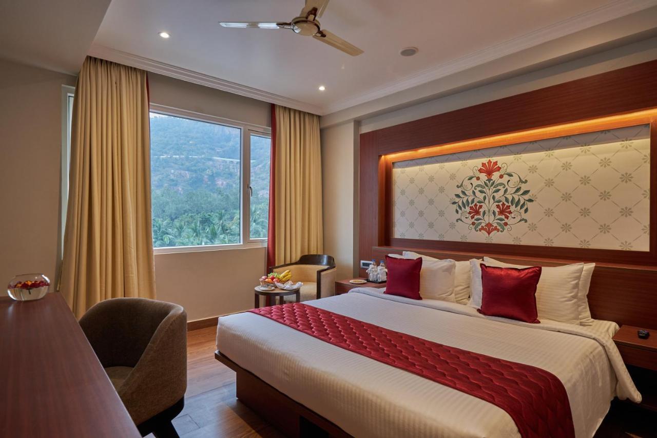 Golden Tulip Tirupati Hotel Buitenkant foto